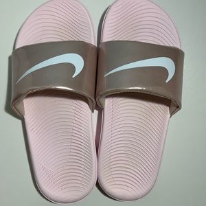 GIRLS NIKE SLIDES